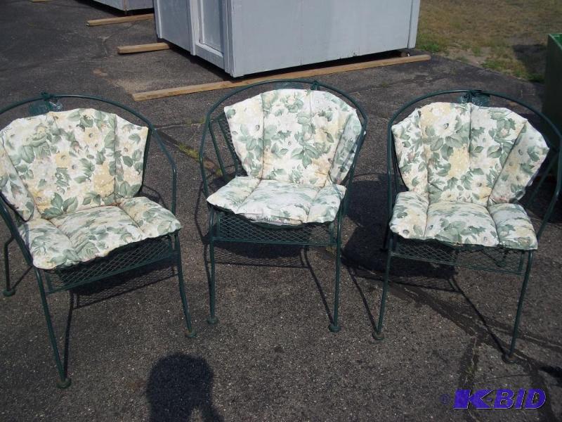 lot 159 image: Patio table with 3 chairs