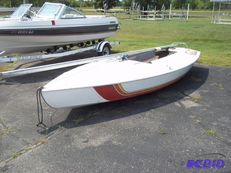 lot 16 image: 16 Sail boat