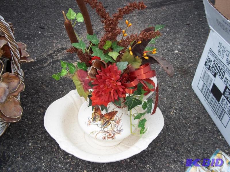lot 165 image: Decor bowl with pitcher and flowers