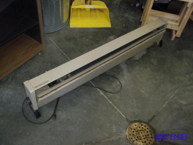 lot 169 image: Portable Wall heater