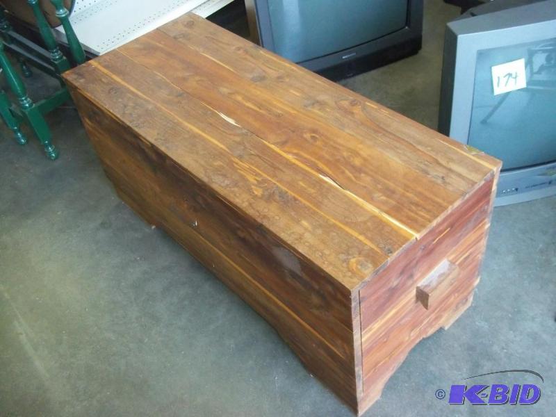 lot 175 image: Cedar Chest