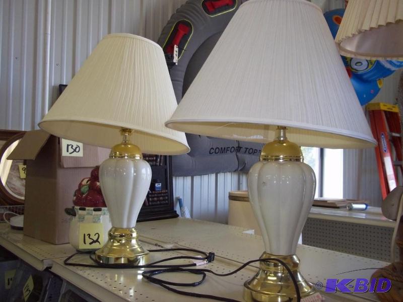 lot 176 image: Pair of table lamps