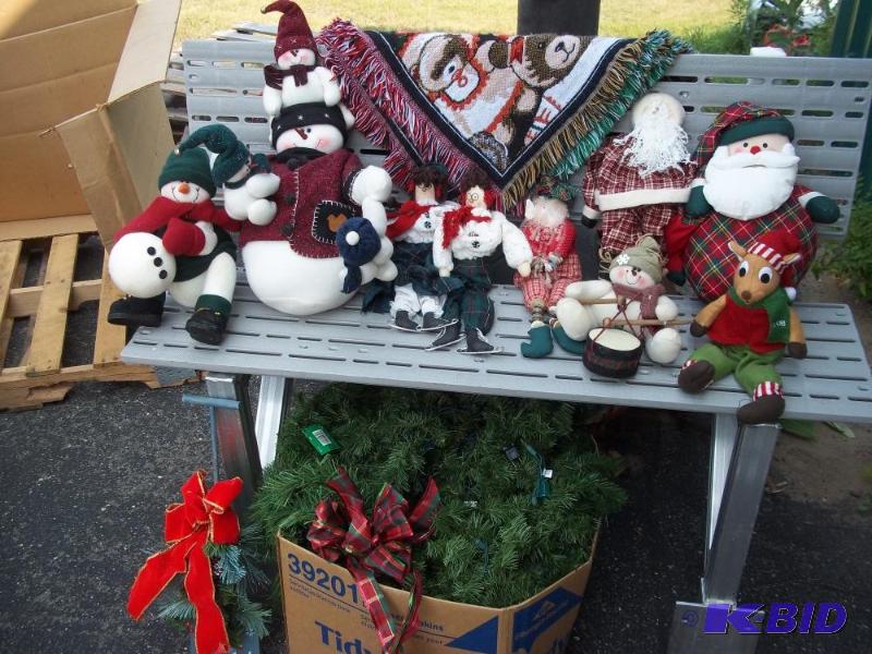 lot 190 image: Christmas decor collection includes tree