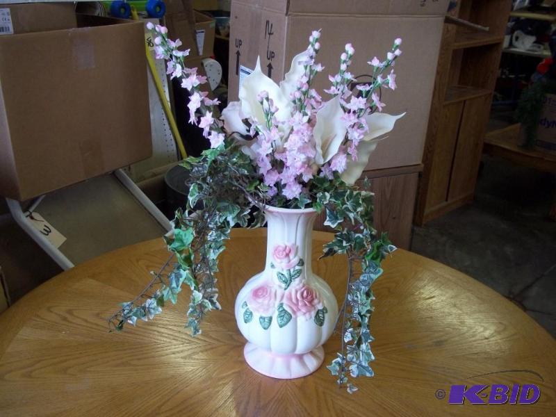 lot 196 image: Decor Vast with Flowers