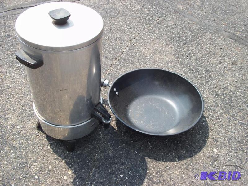 lot 213 image: Peculating coffee pot with wok