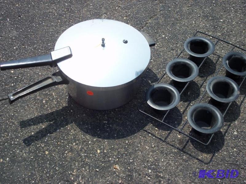 lot 215 image: Pressure Cooking Pot with muffin tray
