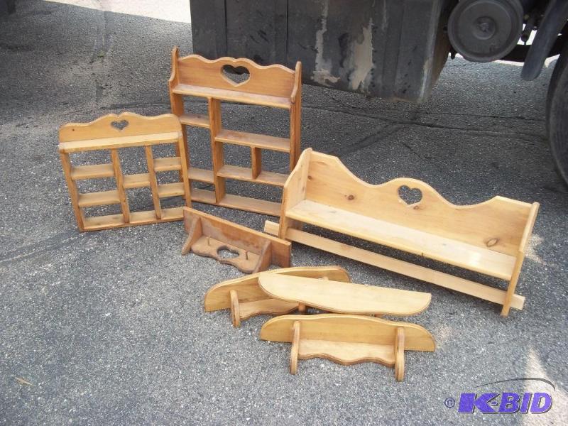 lot 225 image: Wood wall decor