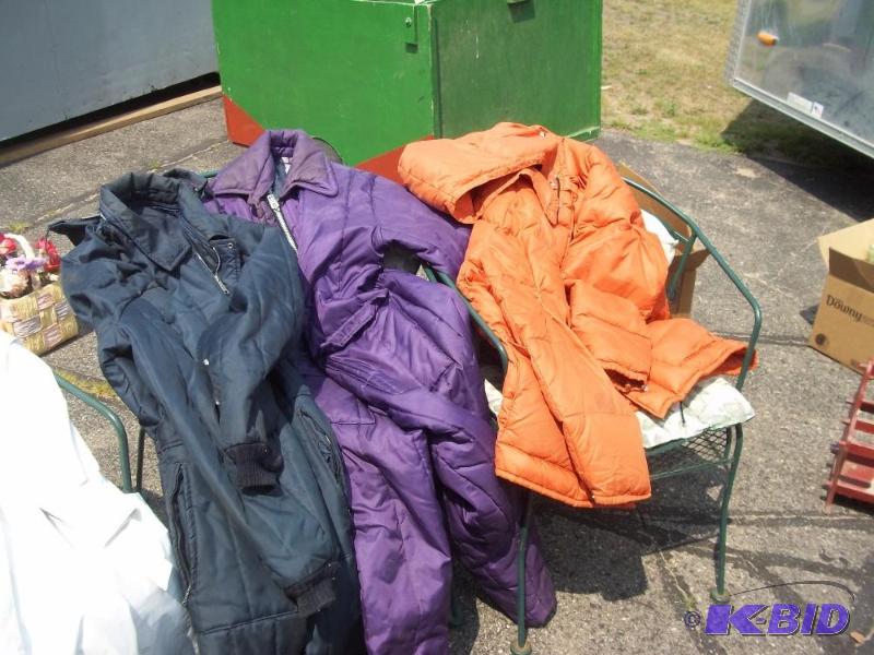 lot 229 image: Snow suits with down jacket