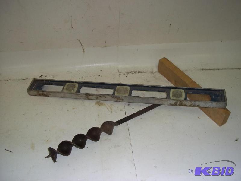 lot 23 image: Level and Hand drill