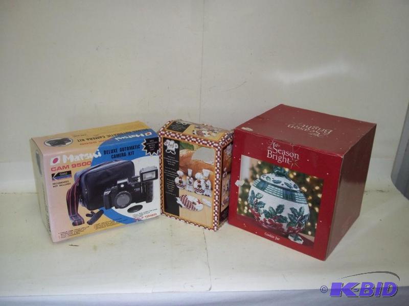 lot 26 image: Matsui Camera Kit,  Chefs collection Condiment containers, Cookie Jar