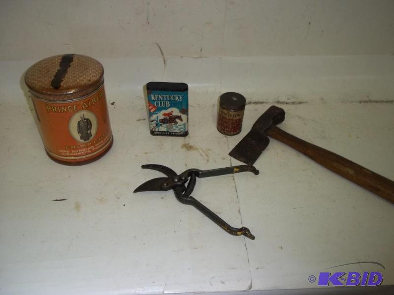 lot 30 image: Hachet, Collector tins, snips
