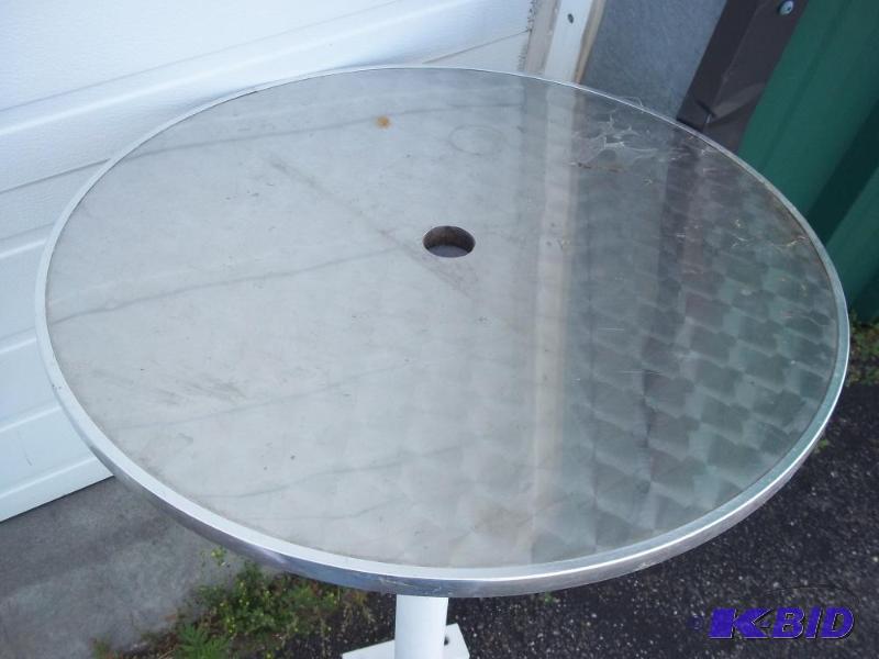 lot 5 image: Universal Dock Table, New Dealer Display