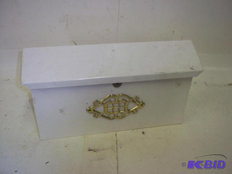lot 92 image: Mailbox