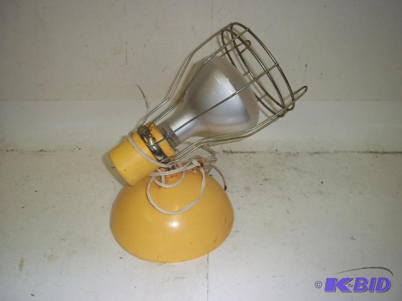 lot 99 image: Heat Lamp