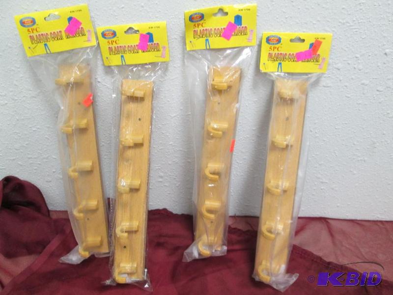 Qty 4 5PC plastic coat hanger...
