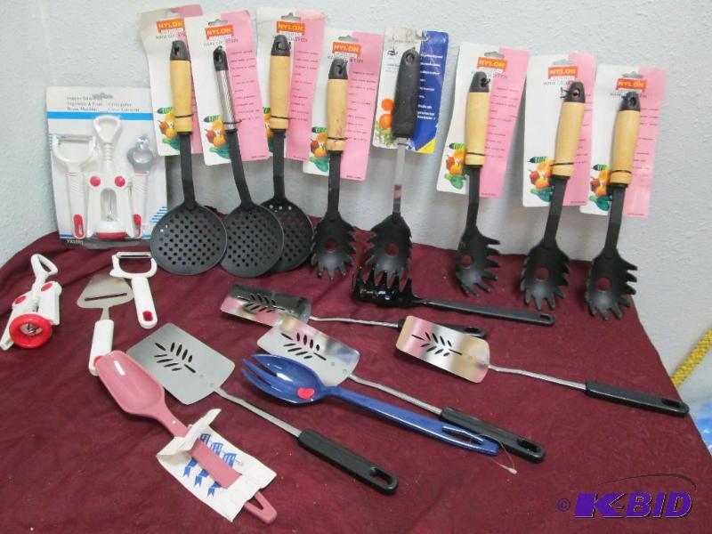 Qty 3 Nylon Kitchen Ware Collection big spoon...