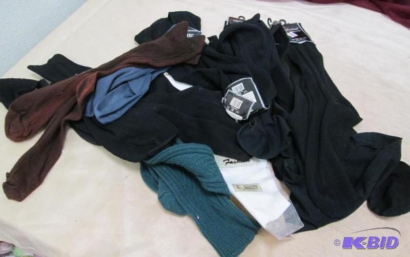 Qty 13 Mens dress socks brands are Korvette, ...
