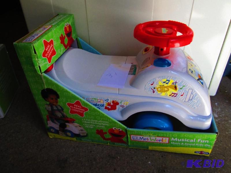lot 107 image: New Elmos world musical fun music and sound ...
