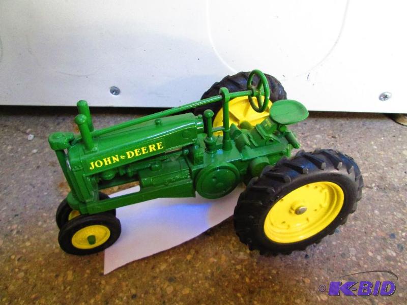 lot 108 image: Metal cast John Deere replica tractor, by Ert...