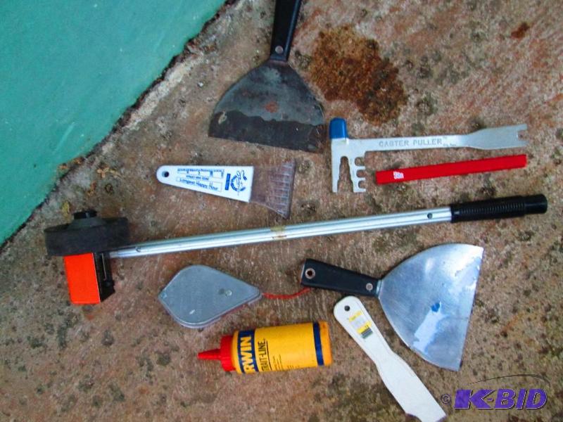 lot 132 image: Lot of tools, and a measuring wheel...