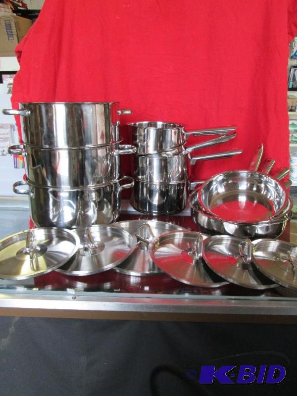 lot 4 image: 17 piece pan set from Cooking Club of America...