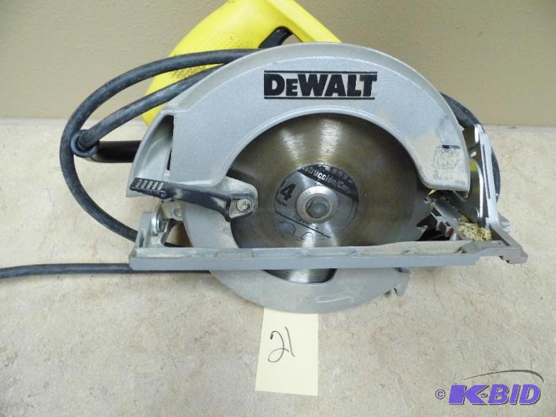 lot 21 image: DeWalt Circular Saw