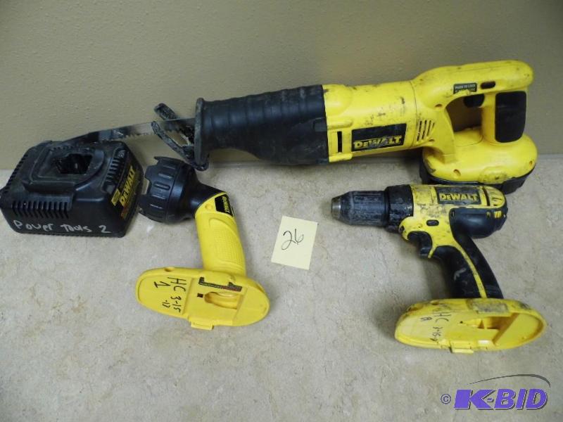 lot 26 image: DeWalt Set