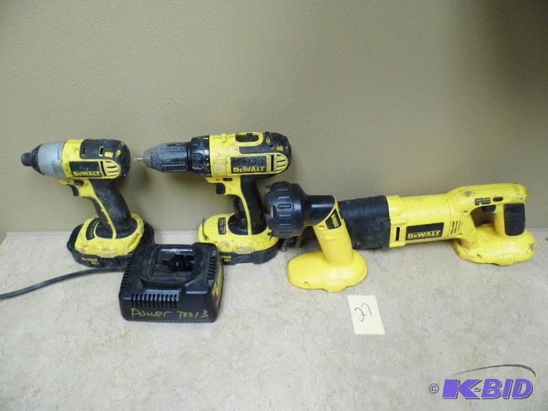 lot 27 image: DeWalt Set