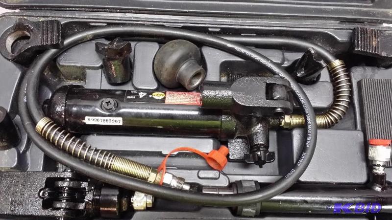 lot 10 image: Omega Hydraulic Repair Kit