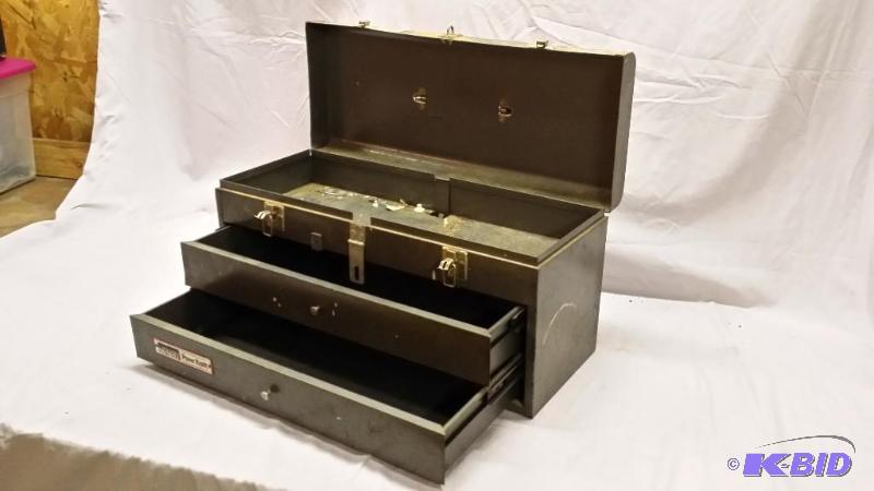 lot 16 image: Montgomery Wards Powr Kraft Tool box. Measure...