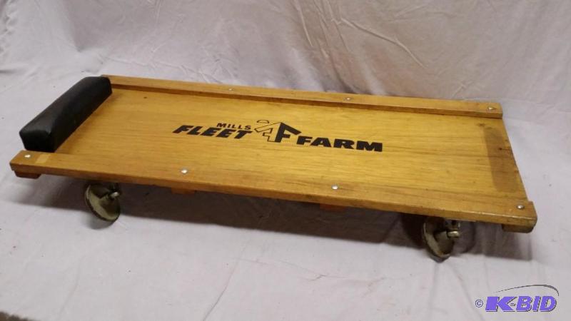 lot 19 image: Fleet Farm creeper. Great shape...