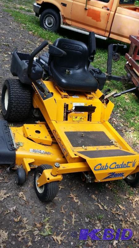lot 2 image: Cub Cadet Zero Turn Mower 48 cut