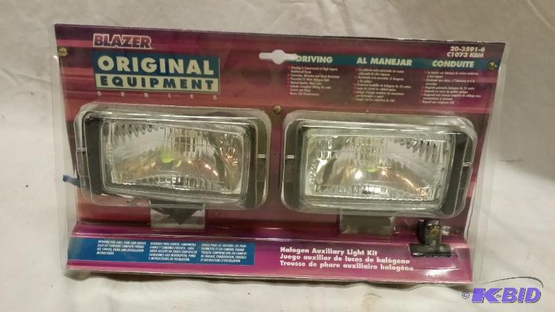 lot 24 image: Blazer Halogen Auxillary light kit. New in un...