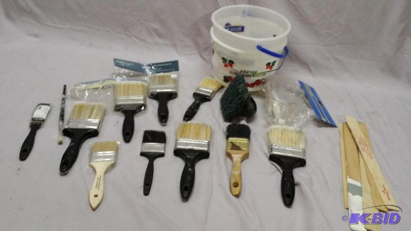 lot 27 image: Lot of painting equipment including some new ...