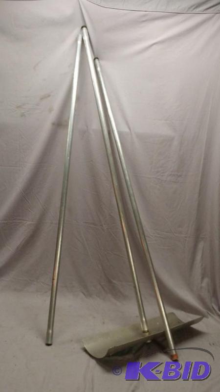 lot 41 image: Aluminum roof rake. 3 sections make it 18 fee...
