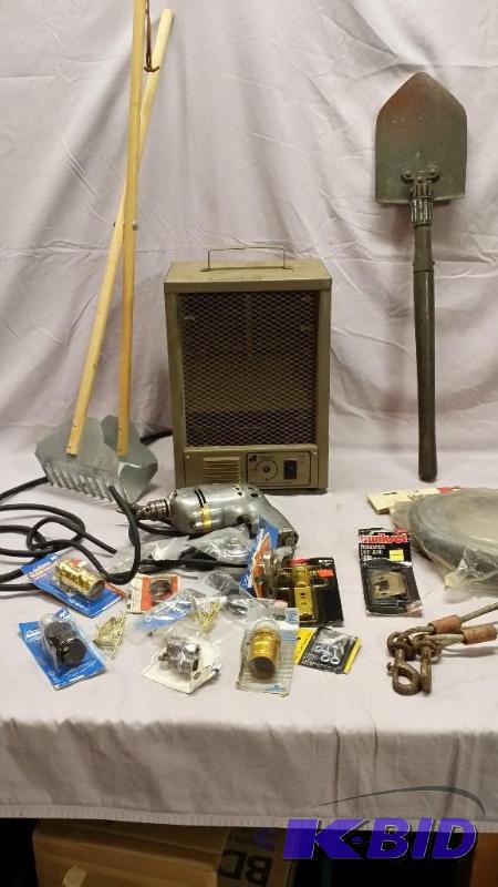 lot 48 image: Misc items including pooper scooper, black&a...