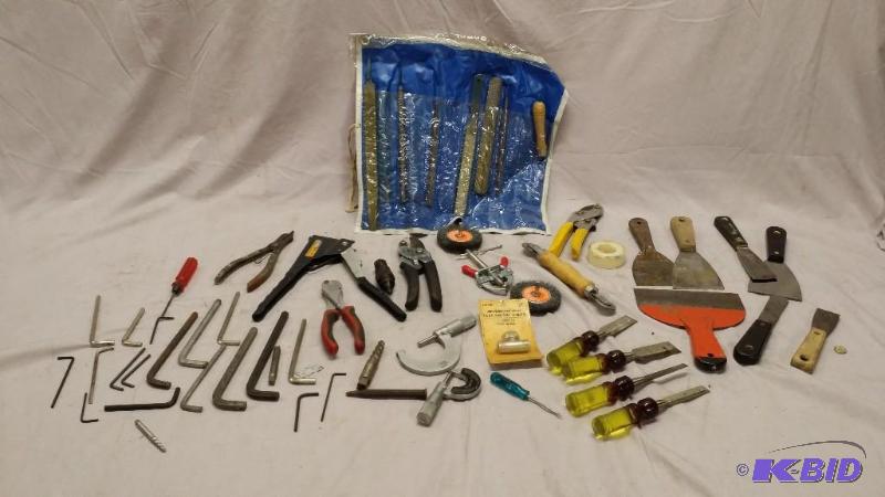 lot 74 image: Lot of misc. incl. putty knifes, chisels, mic...