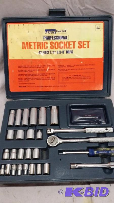 lot 79 image: Metric socket set. 41 peice...
