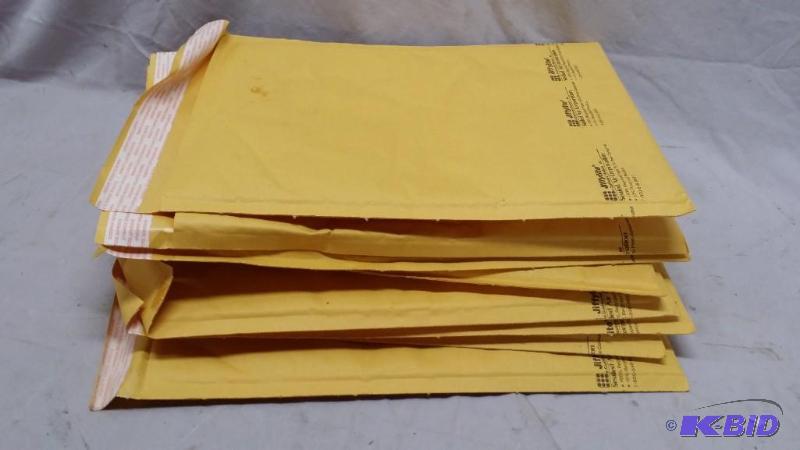 lot 89 image: Lot of 8 juffylite cushioned mailers #4 13 1...