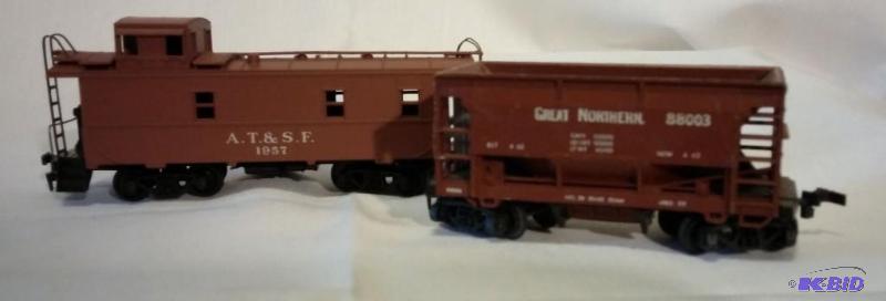 Lot of 2 HO ATHEARN AT&ampSF CABOOSE...