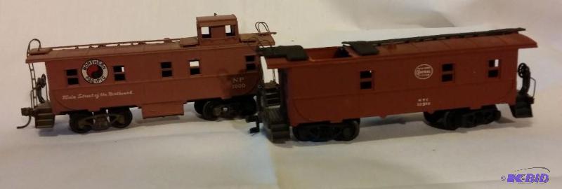 Lot of 2 HO Athearn AT&ampSF Caboose plus Gr...