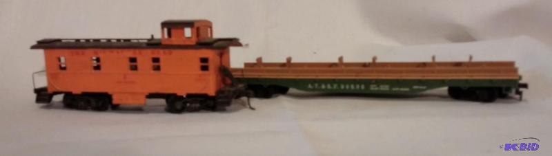 Lot of 2 HO Scale train cars Burlington North...
