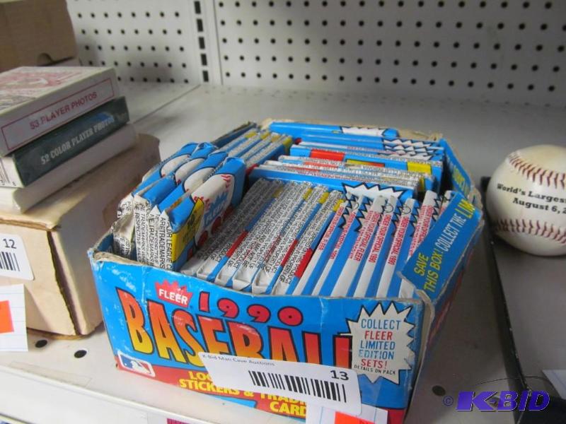 lot 13 image: 31 Packs 1990 Fleer Baseball Cards