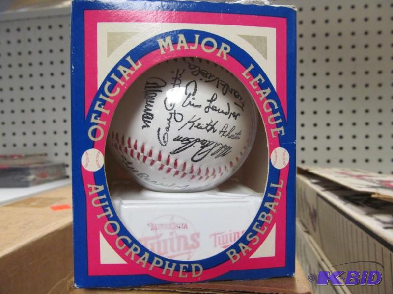 lot 18 image: 1982 MN Twins Autographed Baseball