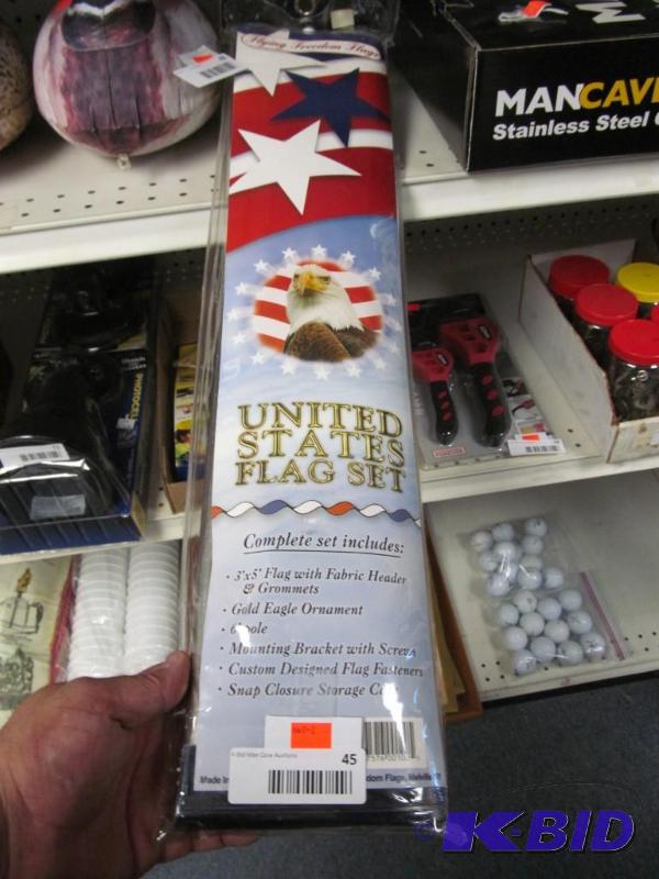 lot 45 image: USA Flag Set with Pole NEW
