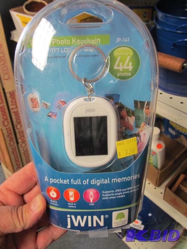lot 49 image: New Digital Photo Keychain & New Thumbdrive Lock