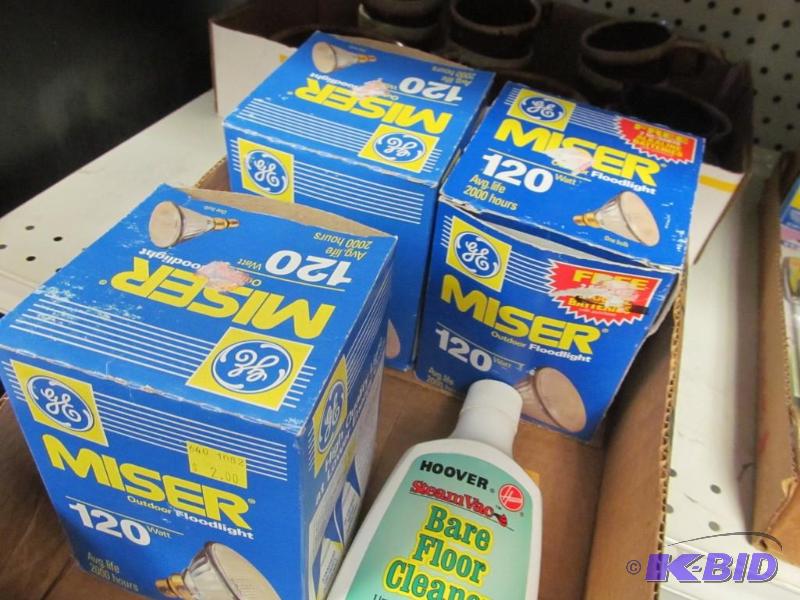 lot 68 image: Lot of 3 Floodlights & Floor cleaner