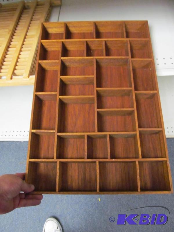 lot 81 image: Wooden Display Box