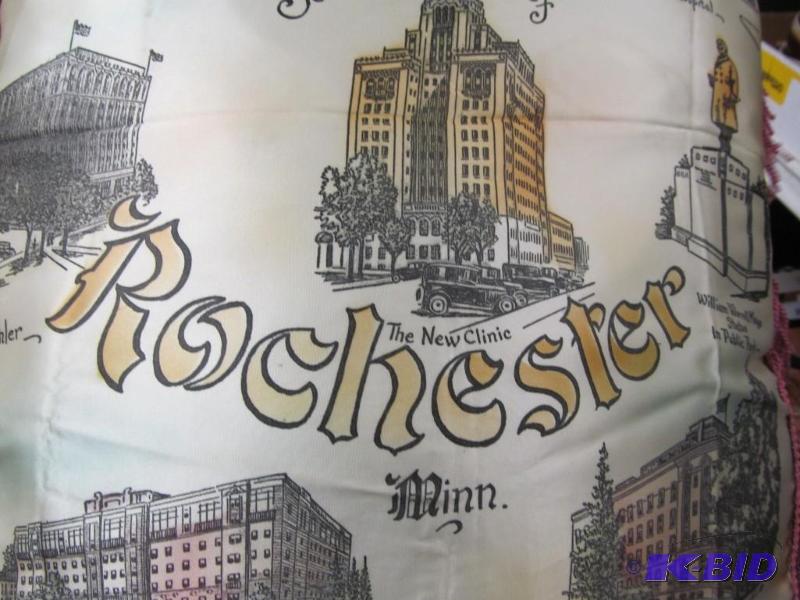 lot 83 image: Vintage Rochester MN Souvenir Pillow