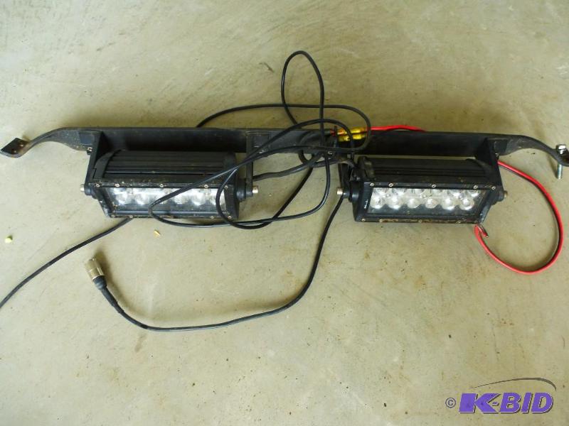 LED Light bar 2 LED lights mounted on bar In...